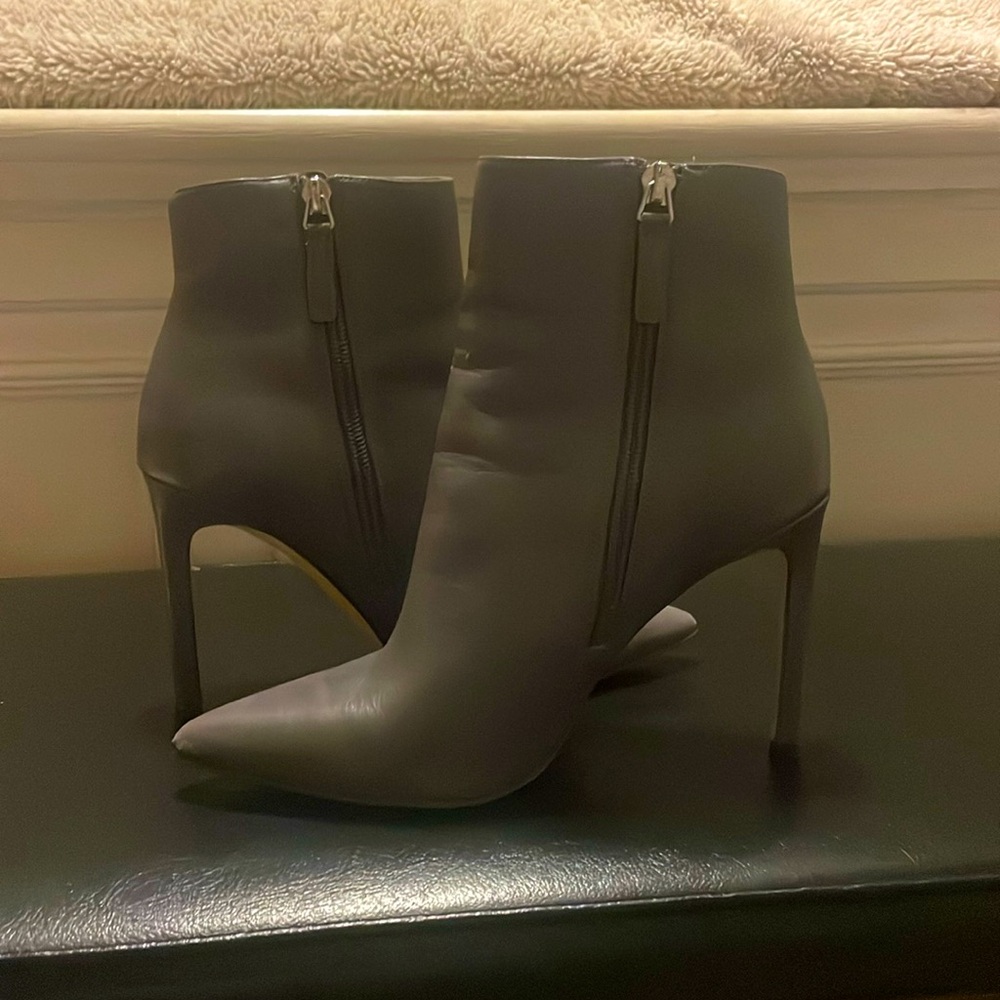 Nine West grey leather booties with heel.